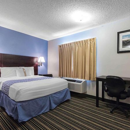 Suburban Extended Stay Hotel Naval Base Area Warrington Esterno foto