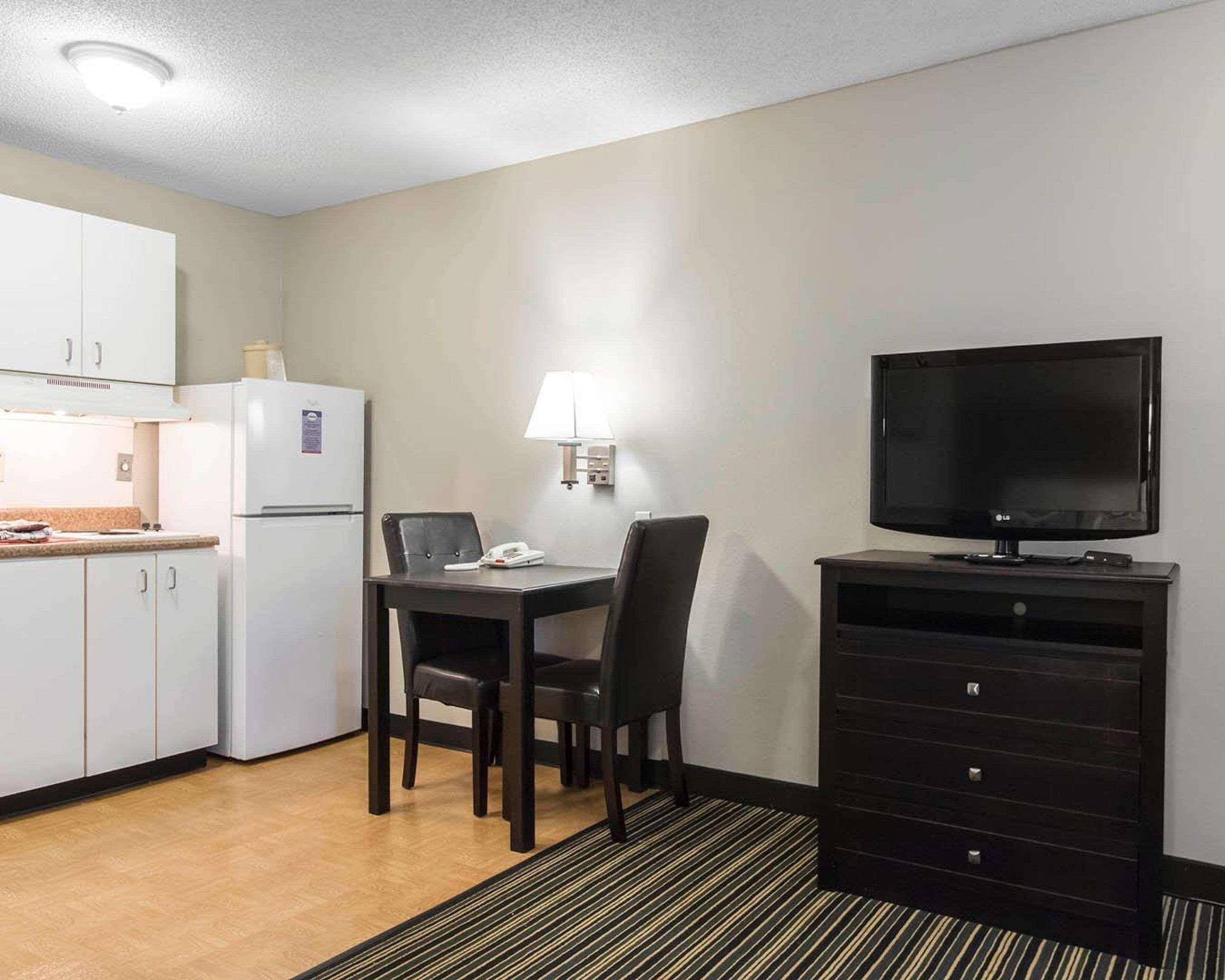 Suburban Extended Stay Hotel Naval Base Area Warrington Esterno foto