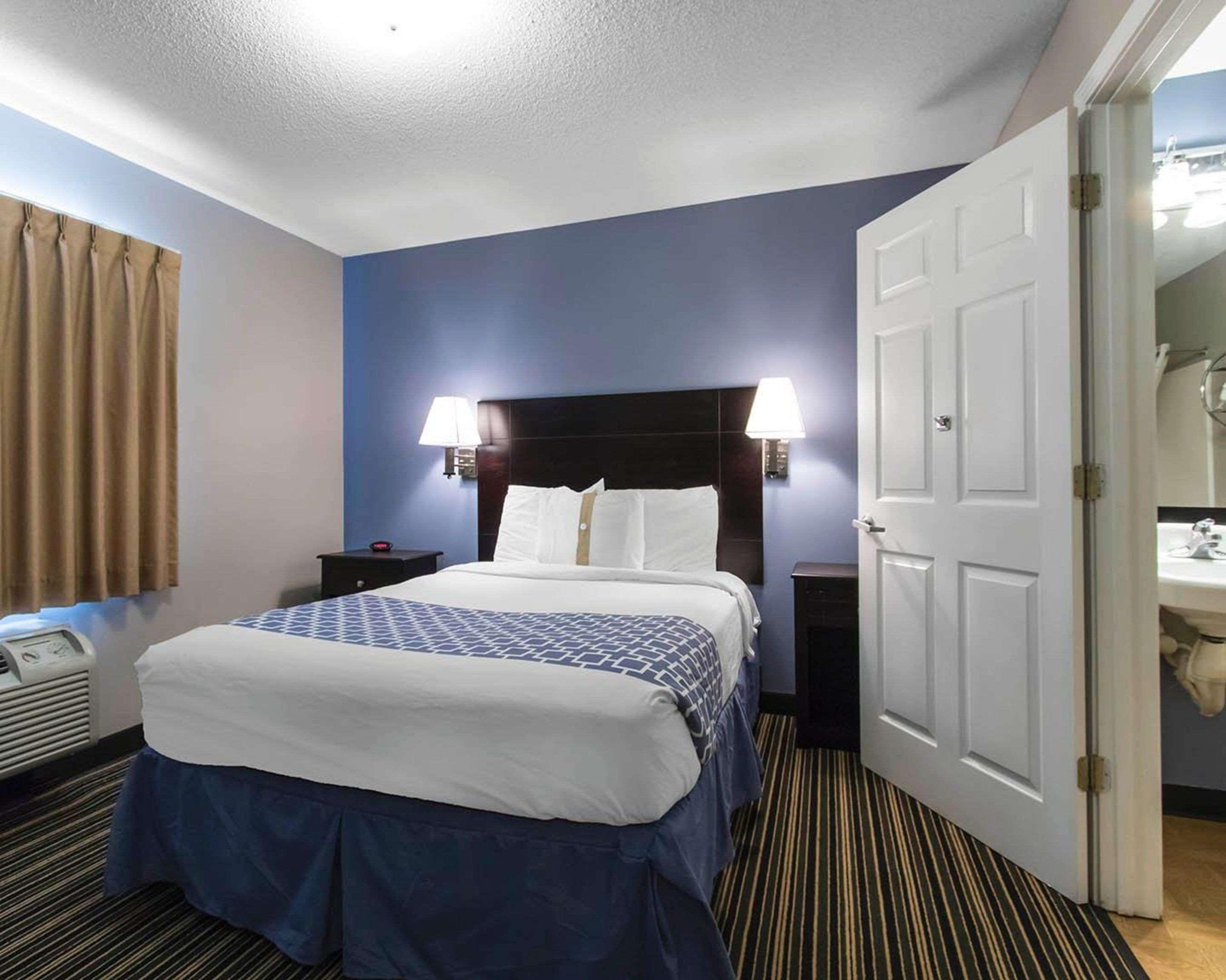 Suburban Extended Stay Hotel Naval Base Area Warrington Esterno foto