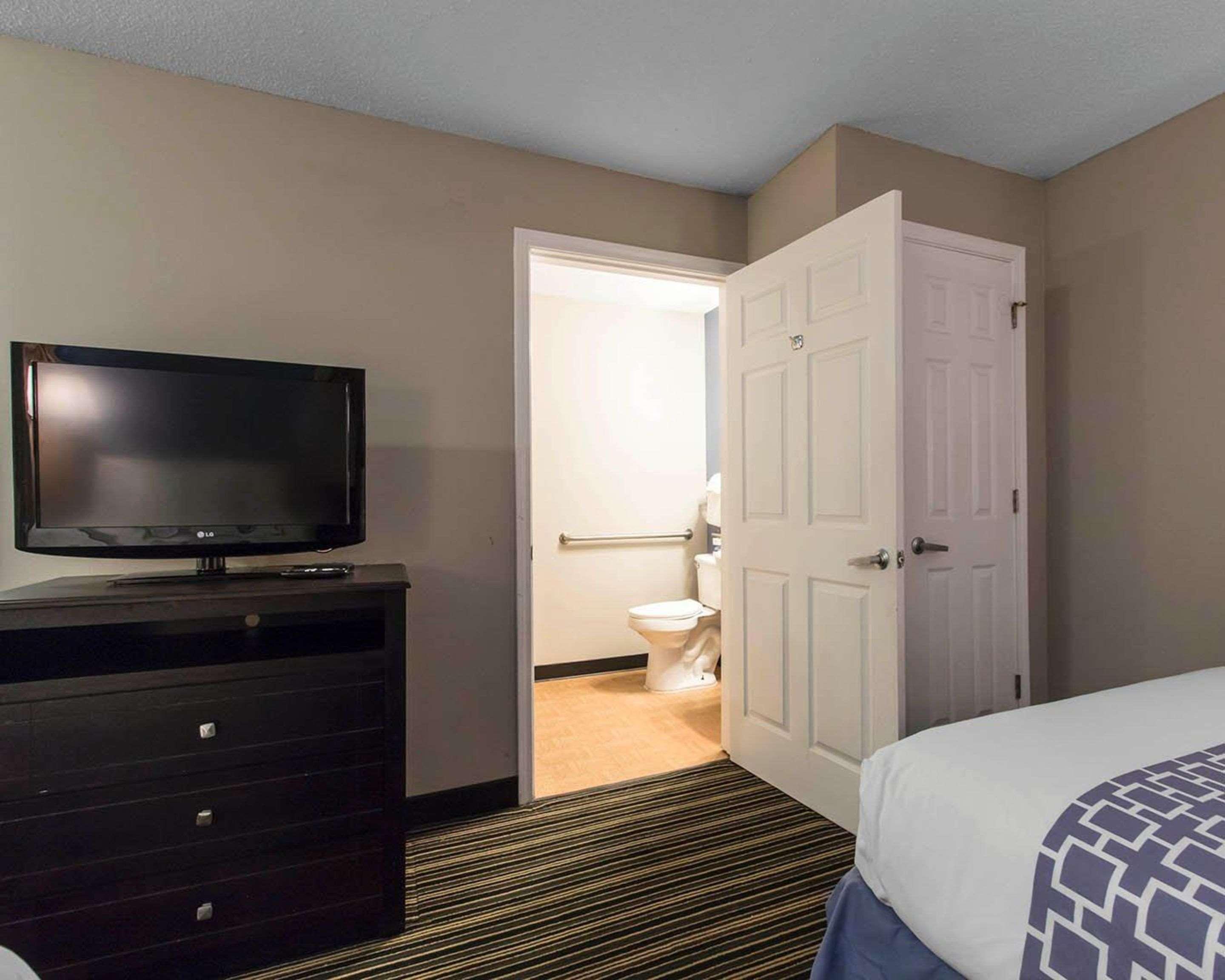 Suburban Extended Stay Hotel Naval Base Area Warrington Esterno foto